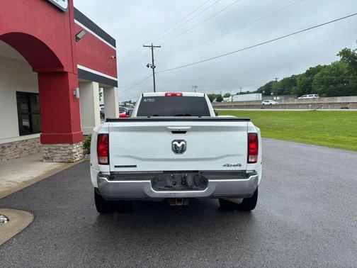 Bright White Clearcoat 2022 RAM 3500 Big Horn Crew Cab 4x4 8' Box