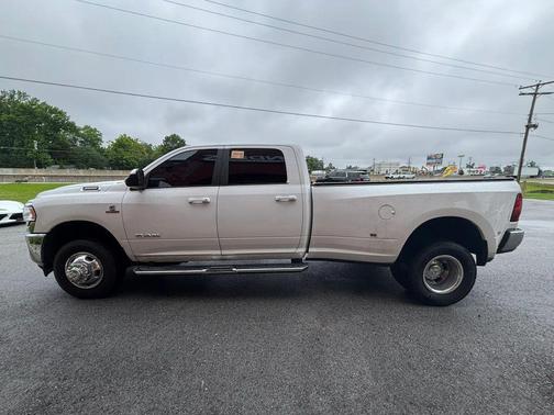 Bright White Clearcoat 2022 RAM 3500 Big Horn Crew Cab 4x4 8' Box