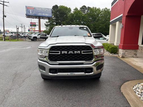 Bright White Clearcoat 2022 RAM 3500 Big Horn Crew Cab 4x4 8' Box