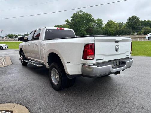 Bright White Clearcoat 2022 RAM 3500 Big Horn Crew Cab 4x4 8' Box