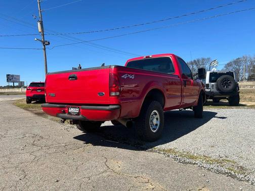 Red 2002 Ford F-250 XLT