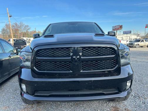 2017 RAM 1500 Night Crew Cab 4x4 5'7' Box
