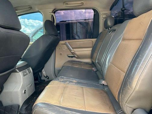 2004 Nissan Titan LE Crew Cab