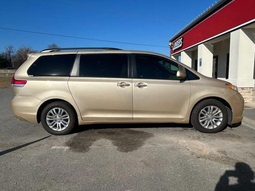2011 Toyota Sienna XLE