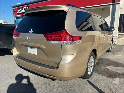 2011 Toyota Sienna XLE