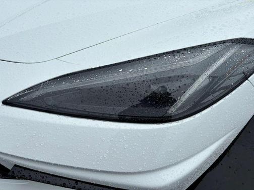 Arctic White 2024 Chevrolet Corvette Stingray w/2LT
