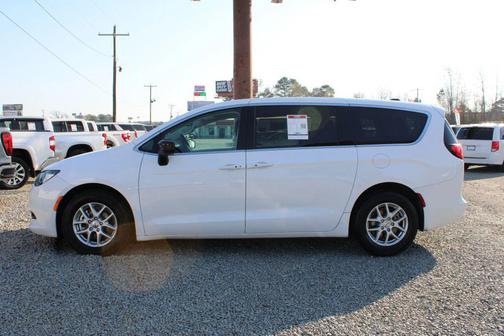 Bright White Clearcoat 2024 Chrysler Voyager LX