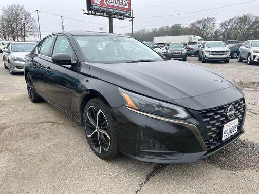 2023 Nissan Altima SR FWD