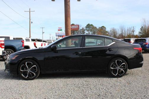 2023 Nissan Altima SR FWD