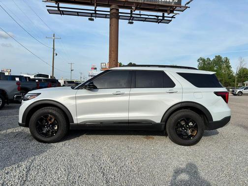 Space White Metallic 2026 Ford Explorer Tremor