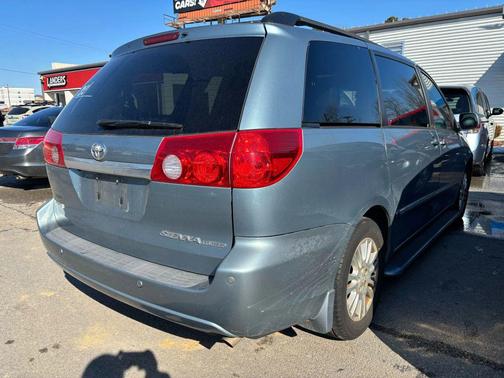 2009 Toyota Sienna XLE