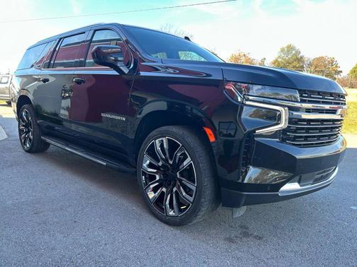 2023 Chevrolet Suburban LT