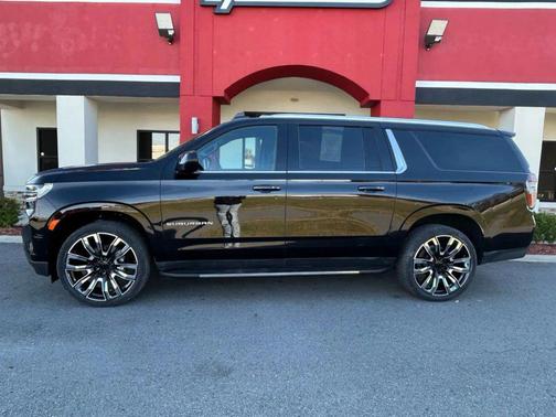 2023 Chevrolet Suburban LT