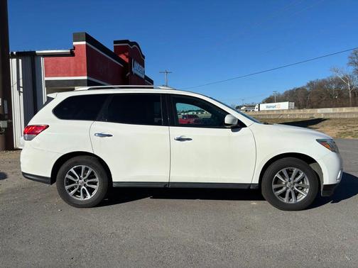 2016 Nissan Pathfinder SV