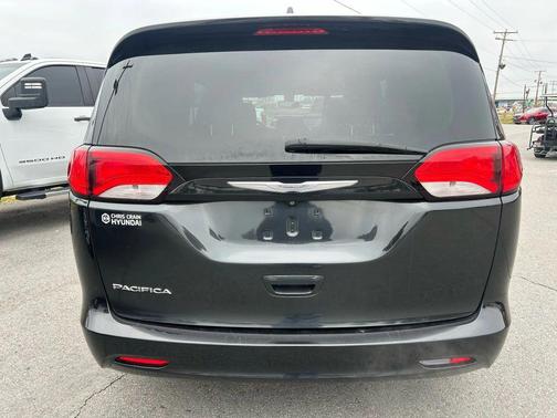 2017 Chrysler Pacifica LX