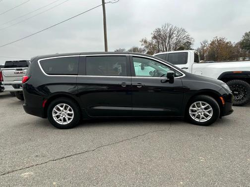 2017 Chrysler Pacifica LX