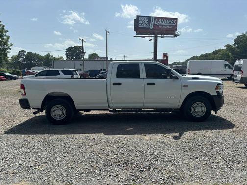 Bright White Clearcoat 2022 RAM 2500 Tradesman Crew Cab 4x2 8' Box