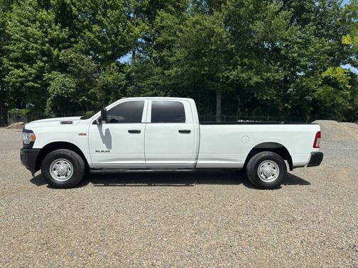 Bright White Clearcoat 2022 RAM 2500 Tradesman Crew Cab 4x2 8' Box