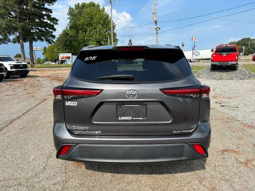 Grey 2023 Toyota Highlander XLE