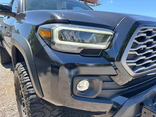 Midnight Black Metallic 2022 Toyota Tacoma TRD Sport