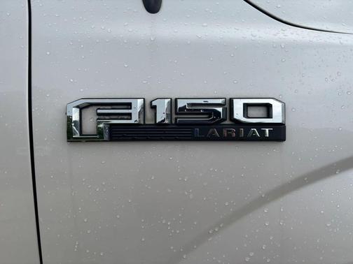 White 2015 Ford F-150 Lariat