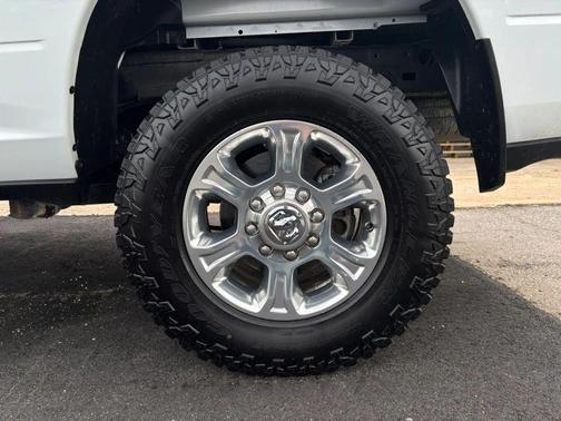Bright White Clearcoat 2024 RAM 2500 Big Horn Crew Cab 4x4 6'4' Box