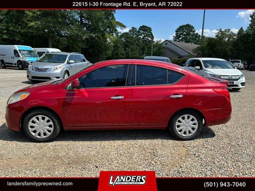 Red Brick 2014 Nissan Versa 1.6 SV