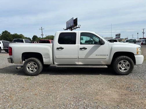 Summit White 2009 Chevrolet Silverado 1500 LT Crew Cab