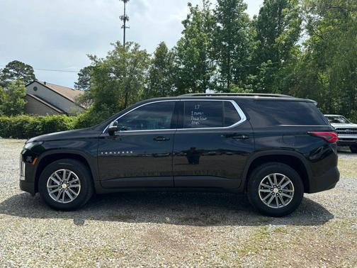 Mosaic Black Metallic 2022 Chevrolet Traverse LT Cloth