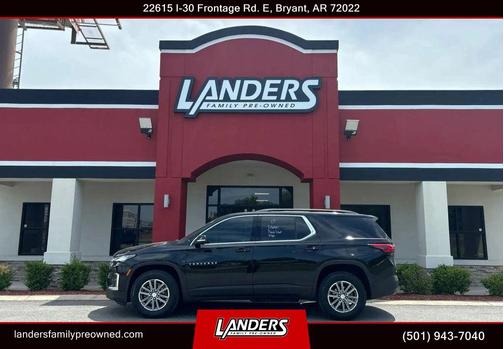 Mosaic Black Metallic 2022 Chevrolet Traverse LT Cloth