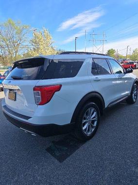 Star White Metallic Tri-Coat 2023 Ford Explorer XLT