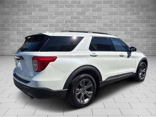 Star White Metallic Tri-Coat 2023 Ford Explorer XLT