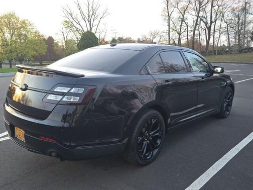 2019 Ford Taurus SHO