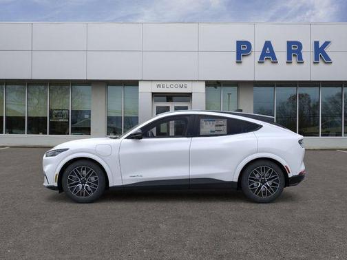 Star White Metallic Tri-Coat 2025 Ford Mustang Mach-E Premium