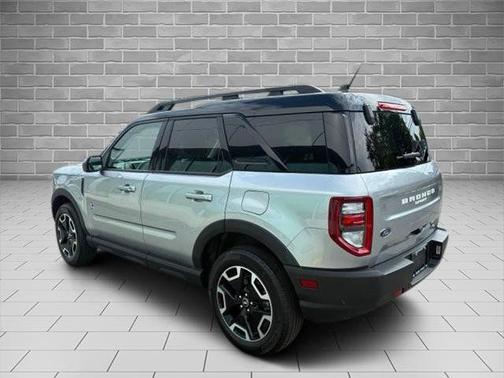 ICONIC SILVER METALLIC 2023 Ford Bronco Sport OUTER BANKS