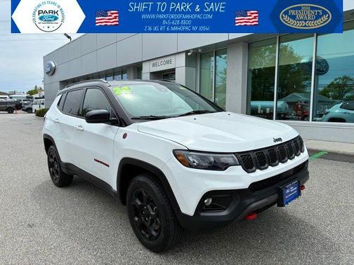 Bright White Clearcoat 2023 Jeep Compass TRAILHAWK