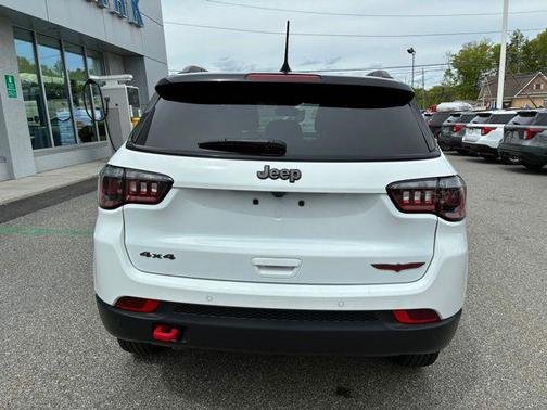 Bright White Clearcoat 2023 Jeep Compass TRAILHAWK