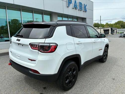 Bright White Clearcoat 2023 Jeep Compass TRAILHAWK