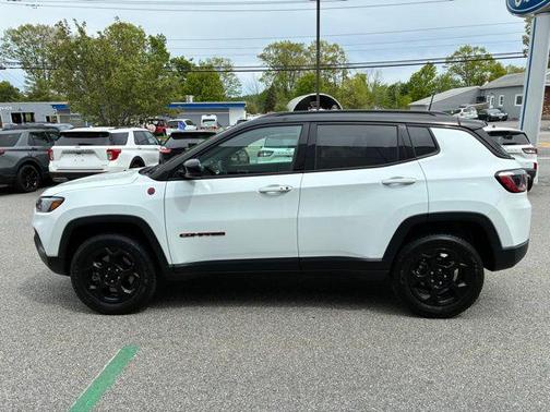 Bright White Clearcoat 2023 Jeep Compass TRAILHAWK