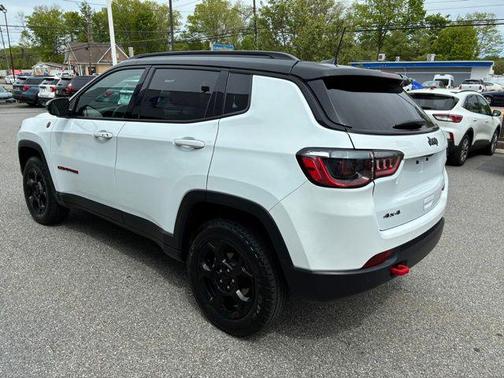 Bright White Clearcoat 2023 Jeep Compass TRAILHAWK