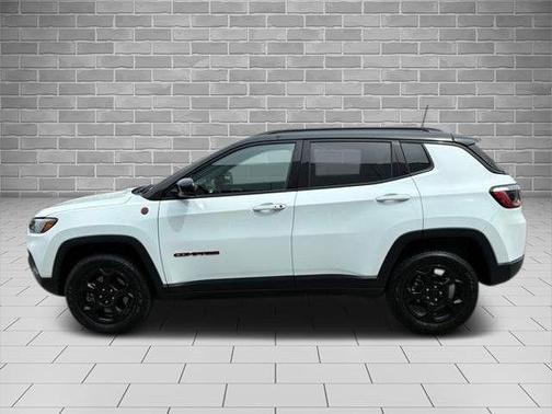 Bright White Clearcoat 2023 Jeep Compass TRAILHAWK
