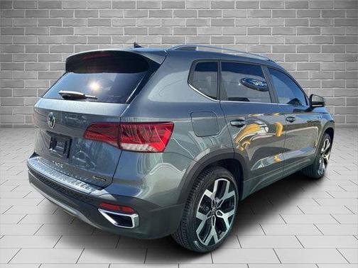 Platinum Gray Metallic 2023 Volkswagen Taos 1.5T SEL