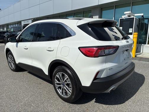 STAR WHITE METALLIC TRI-COA 2022 Ford Escape SEL