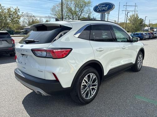STAR WHITE METALLIC TRI-COA 2022 Ford Escape SEL
