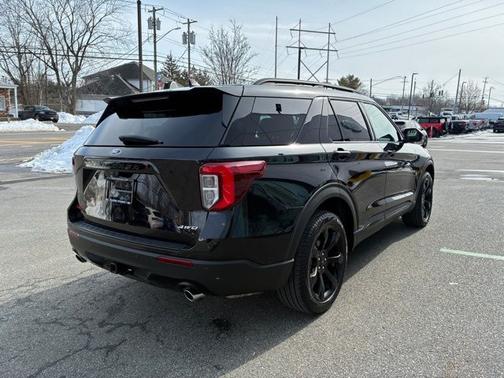 2024 Ford Explorer ST-LINE