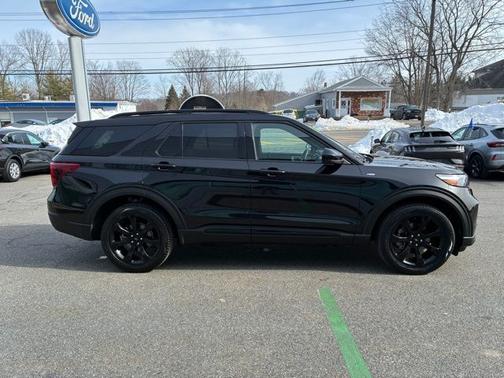 2024 Ford Explorer ST-LINE