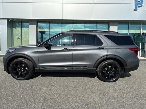 CARBONIZED GRAY METALLIC 2023 Ford Explorer ST-LINE