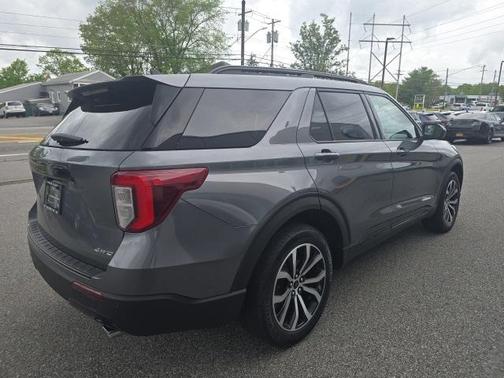 2022 Ford Explorer ST-Line