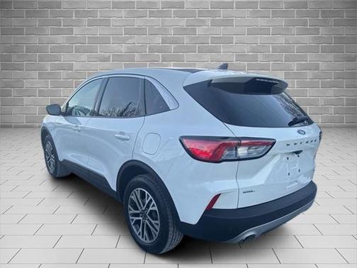 STAR WHITE METALLIC TRI-COA 2022 Ford Escape SEL