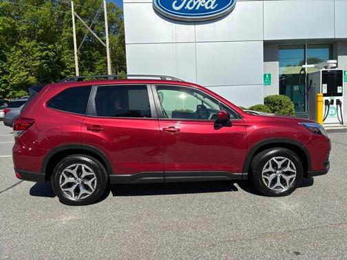Crimson Red Pearl 2024 Subaru Forester PREMIUM